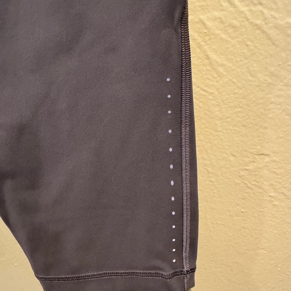 Lululemon Swift Speed High-Rise Crop 21"
Nomad Size 10 EUC - Picture 7 of 10